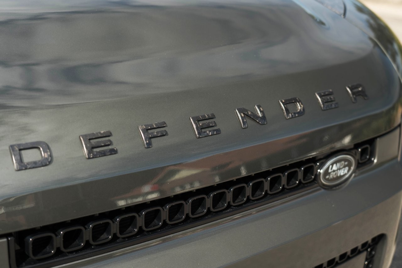 2025 Land Rover Defender L663 110 P635 OCTA SUV Image 6