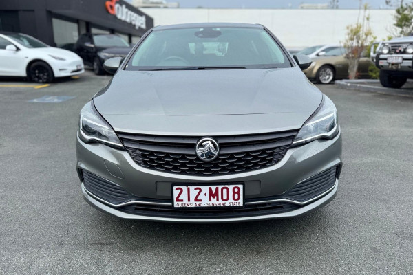 2017 Holden Astra BK R Hatch Image 3