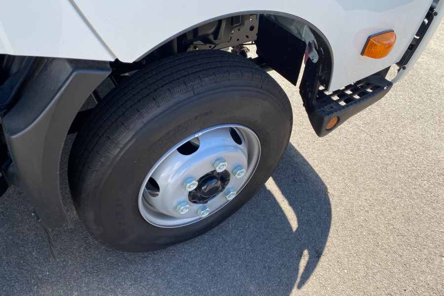2024 Hino 921 Hook Lift 300-Series Tipping Tray Image 10
