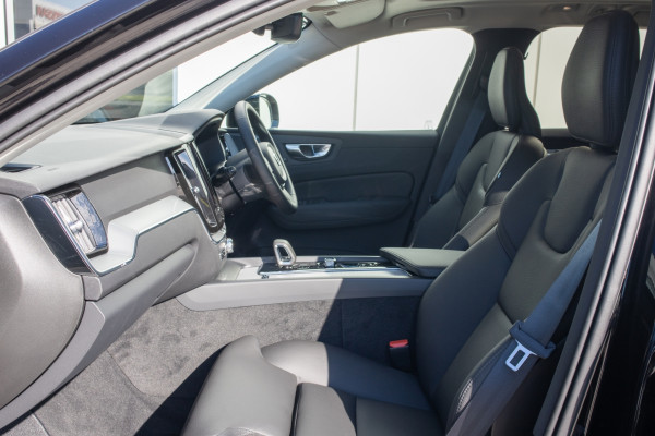 2025 Volvo XC60 UZ Plus B5 SUV Image 3