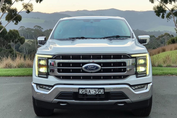2023 Ford F-150  Lariat Dual Cab Image 2