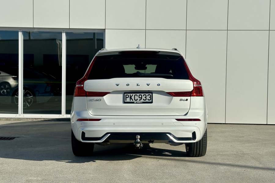 2022 Volvo XC60 B6 AWD R-Design SUV Image 11