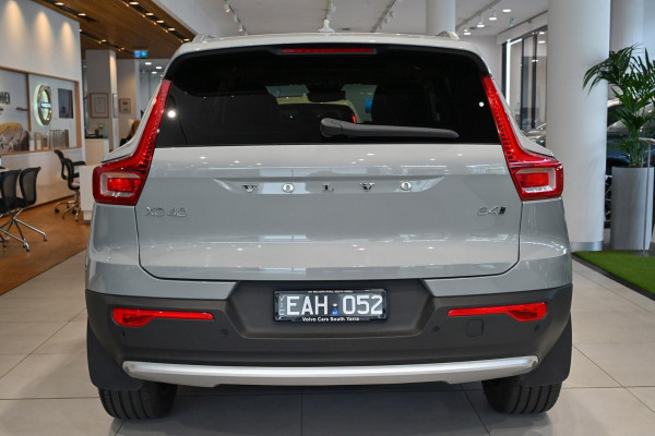 2025 MY26 Volvo XC40 XZ Ultra B4 Bright SUV Image 3