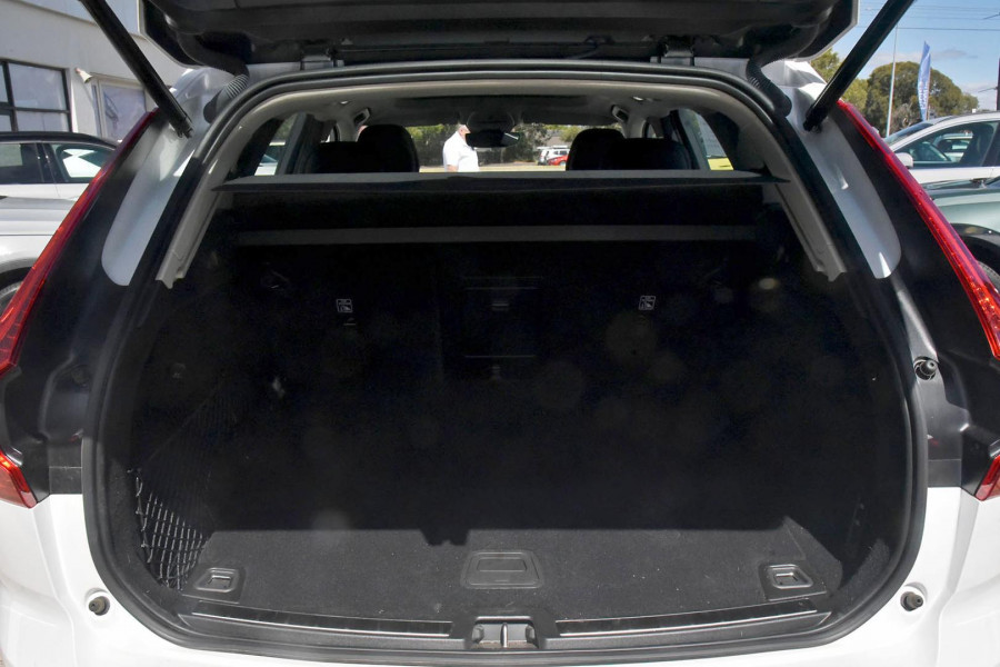 2023 Volvo XC60  Ultimate B5 Bright SUV Image 16