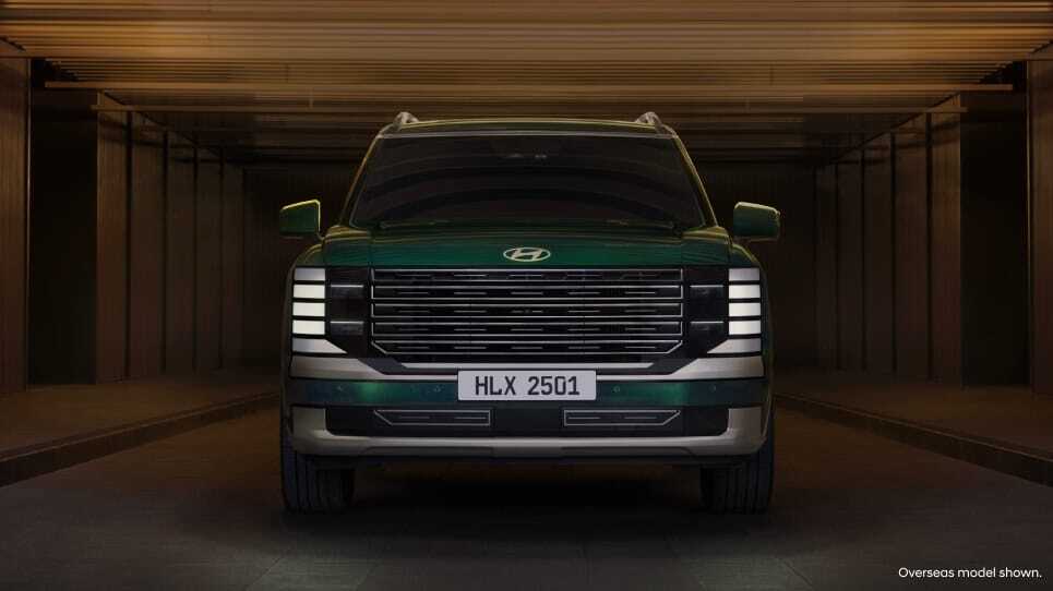 Bold front bumper Image