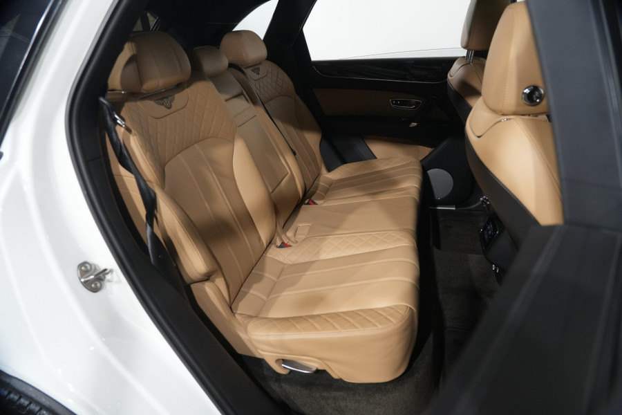 2016 Bentley Bentayga SUV Image 26
