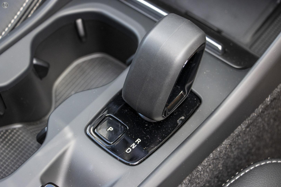 2024 MY25 Volvo XC40  Plus B4 SUV Image 8