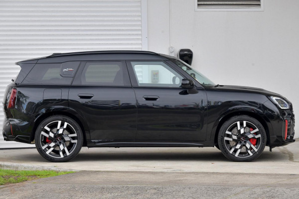 2026 MINI Countryman U25 JCW Favoured SUV image 3