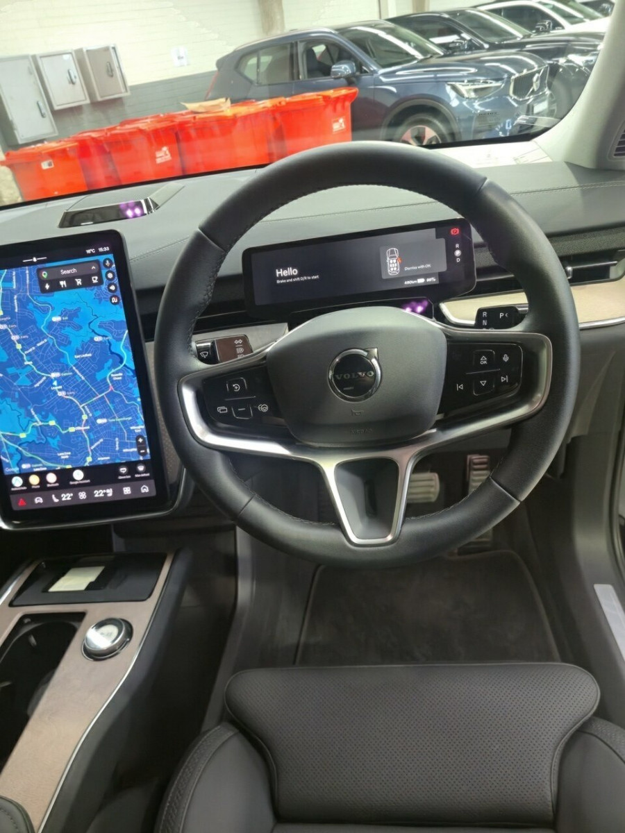 2025 Volvo EX90  Plus Twin Motor SUV Image 11