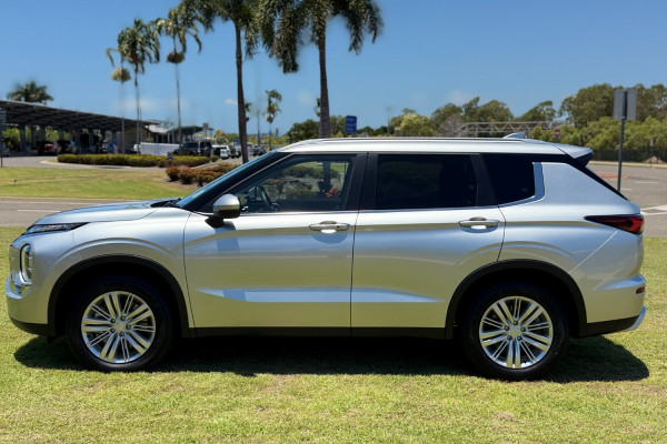 2024 Mitsubishi Outlander ZM LS SUV Image 5