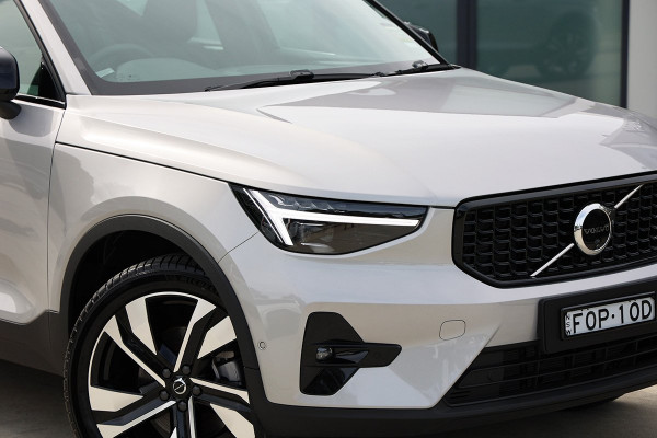 2024 MY25 Volvo XC40 XZ Ultra B4 Dark SUV Image 2