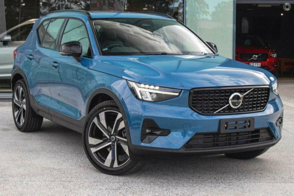 2023 Volvo XC40 XZ Ultimate B5 Dark SUV