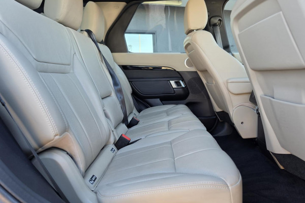 2018 Land Rover Discovery Series 5 SE SUV Image 21