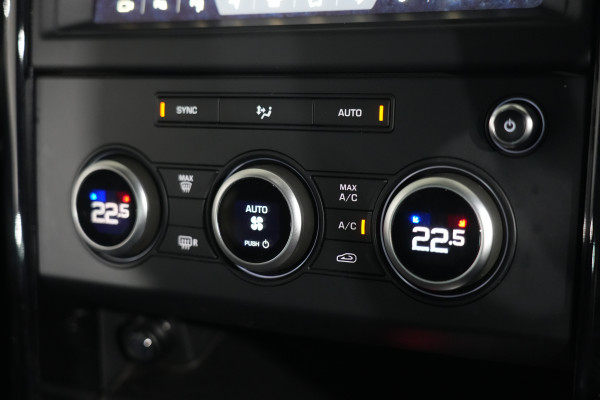 2020 Land Rover Discovery Series 5 Sd6 S SUV Image 18