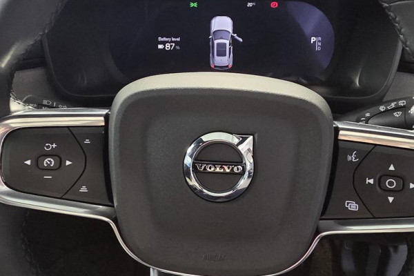 2026 Volvo EX40  Ultra Single Motor Extended Range SUV Image 3