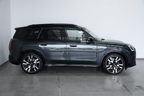 2025 [THIS VEHICLE IS SOLD] image 3