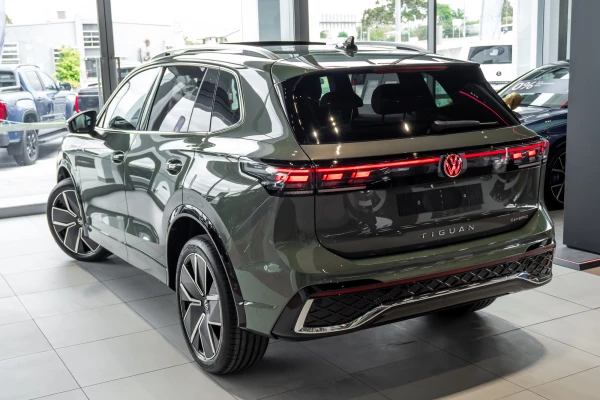 2026 Volkswagen Tiguan CT 200TSI eHybrid R-Line SUV Image 2