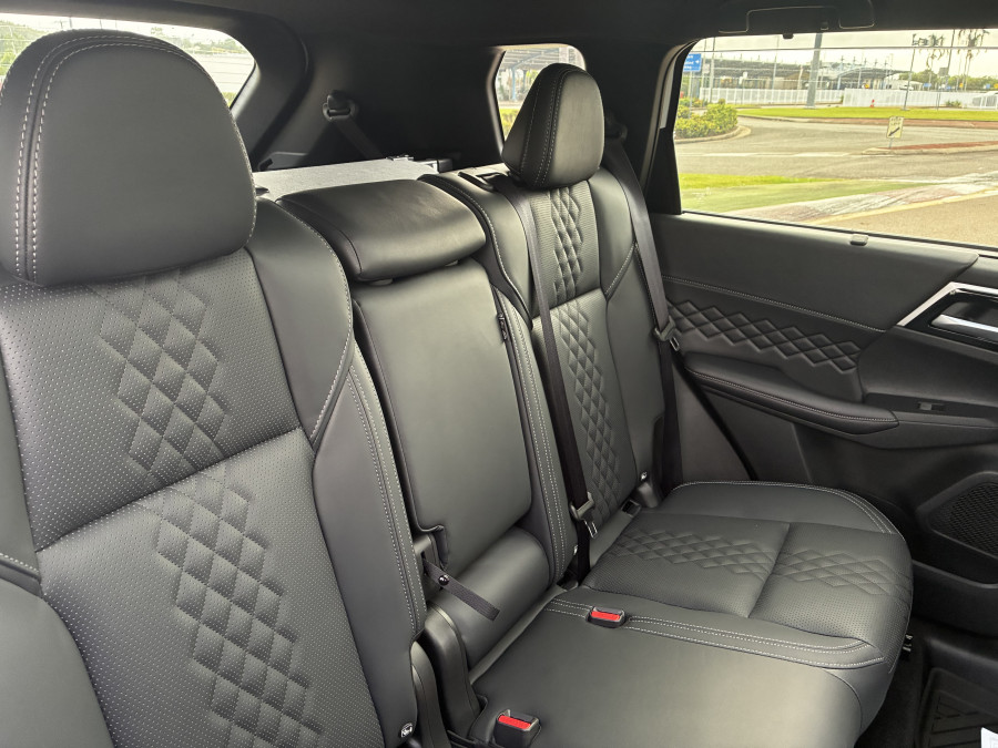 2025 MY24 Mitsubishi Outlander ZM PHEV GSR SUV Image 14