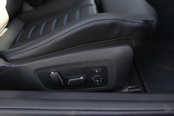2025 BMW 2 Series G42 M240i xDrive Coupe image 9