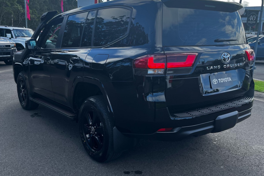 2025 Toyota LandCruiser FJA300R GX 'DARK KNIGHT' SUV Image 12