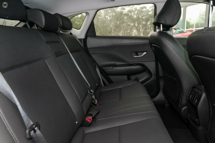 2025 Hyundai KONA SX2.V2 Premium SUV Image 6
