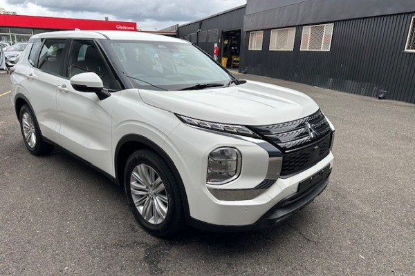 2023 Mitsubishi Outlander ZM ES SUV Image 2