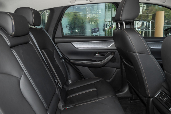 2025 Mazda CX-60 KH Series G25 Evolve SUV Image 9