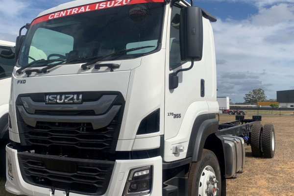2025 Isuzu  FXD 170-355 AT R62 Cab Chassis Image 3
