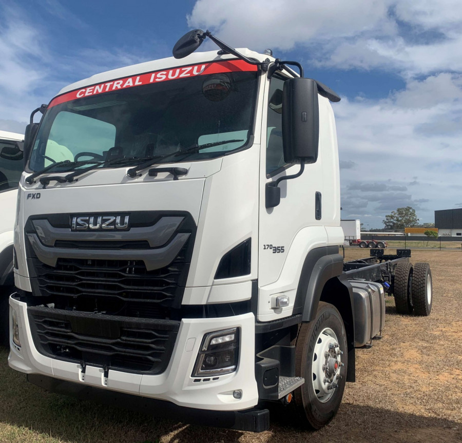 2025 Isuzu  FXD 170-355 AT R62 Cab Chassis Image 3