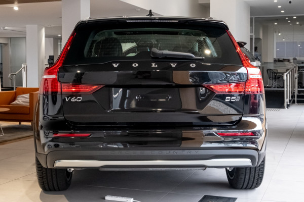 2025 Volvo V60 Cross Country Z Series Ultra B5 Bright Wagon Image 5