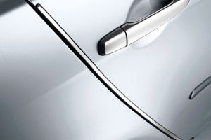 <img src="Chrome Door Edge Moulding