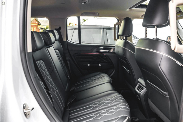 2026 GWM Tank 300 P01 Lux Hi4-T PHEV SUV Image 8