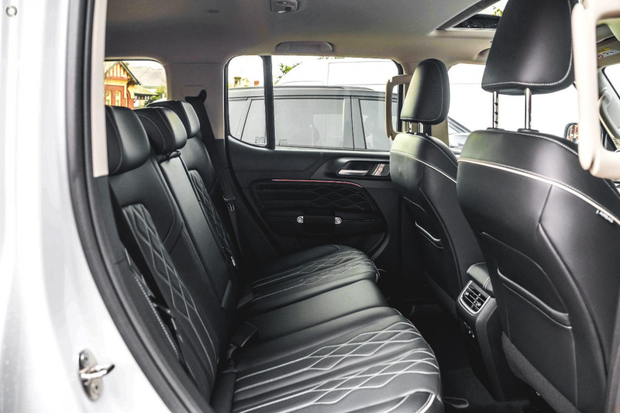 2026 GWM Tank 300 P01 Lux Hi4-T PHEV SUV Image 8