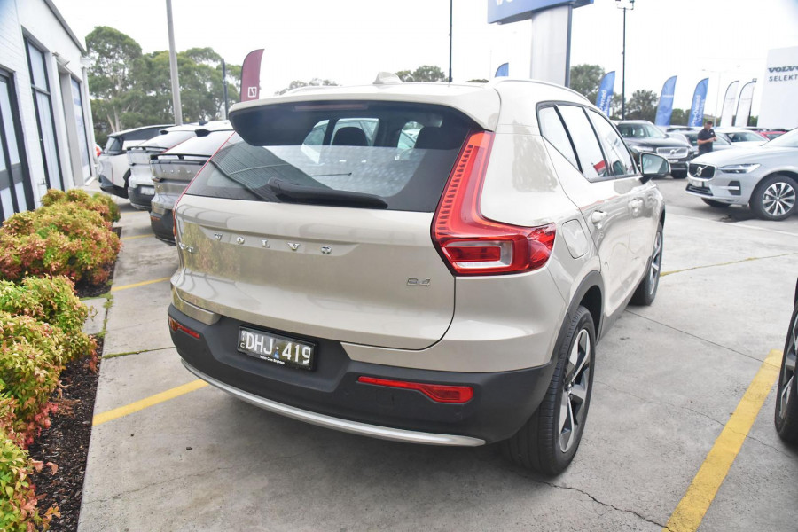 2024 MY25 Volvo XC40  Plus B4 SUV Image 7