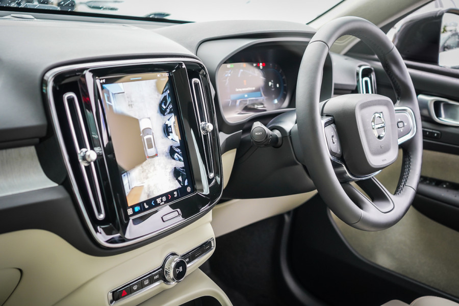 2024 MY25 Volvo XC40 XZ Ultra B4 Dark SUV Image 32