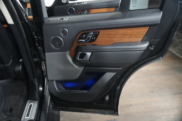 2019 Land Rover Range Rover SDV8 Autobiography SUV Image 32