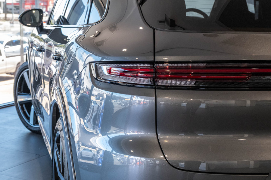 2024 MY25 Porsche Cayenne Turbo E-Hybrid SUV