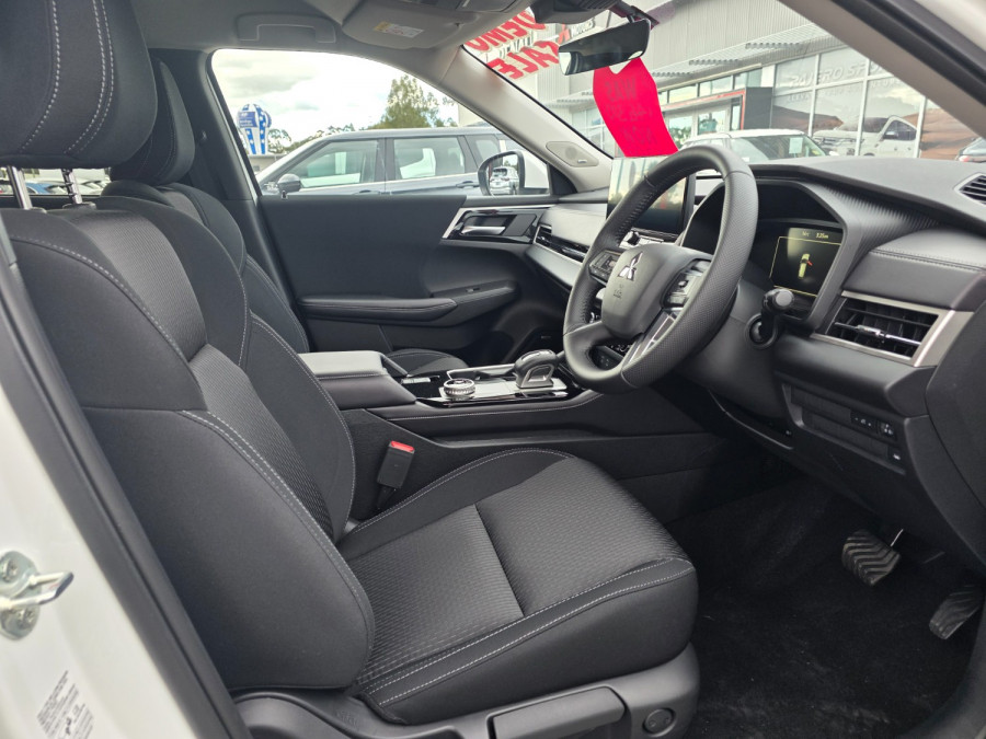 2025 Mitsubishi Outlander ZM LS SUV Image 13