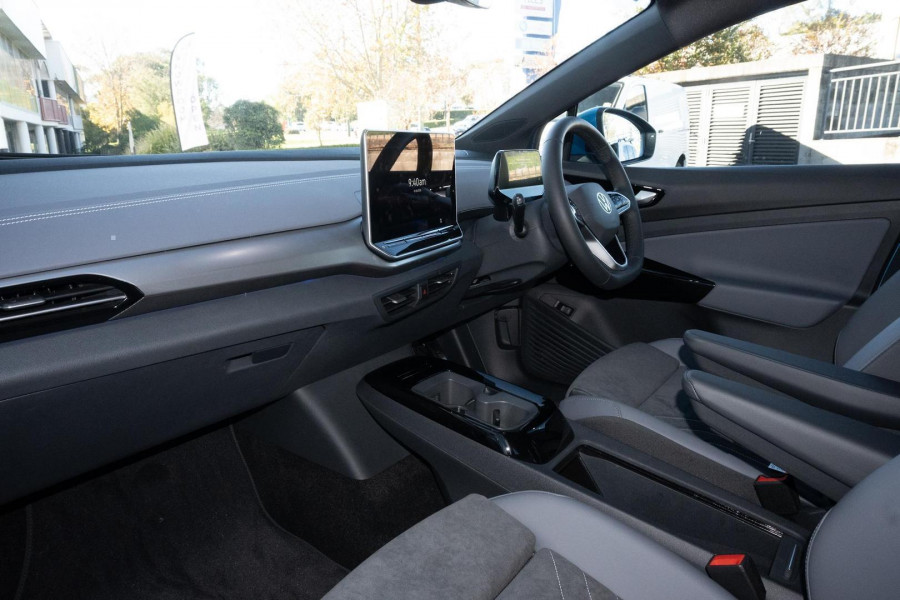 2025 Volkswagen ID. 5 E2 Pro SUV Image 7