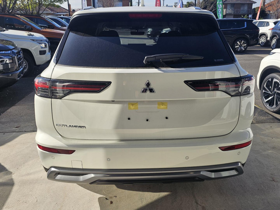 2025 Mitsubishi Outlander ZM LS SUV Image 6