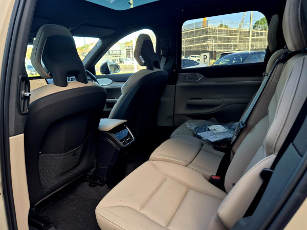 2025 Volvo EX90  Plus Twin Motor SUV image 12