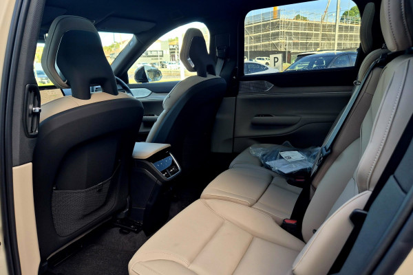 2025 Volvo EX90  Plus Twin Motor SUV Image 12