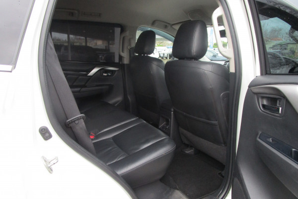 2019 Mitsubishi Pajero Sport QE Black Edition SUV Image 11