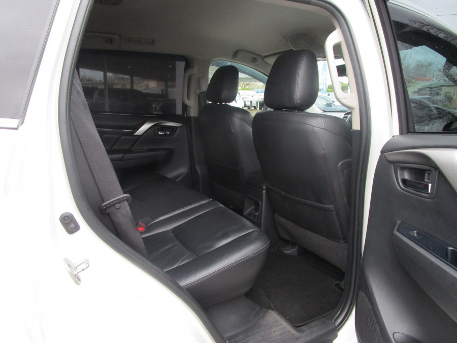 2019 Mitsubishi Pajero Sport QE Black Edition SUV Image 11