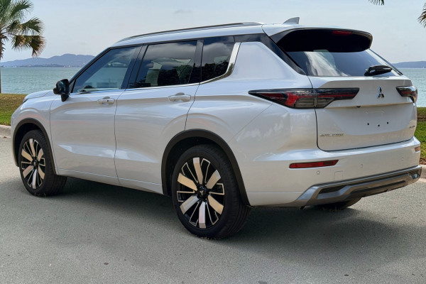 2025 Mitsubishi Outlander ZM Exceed SUV Image 5