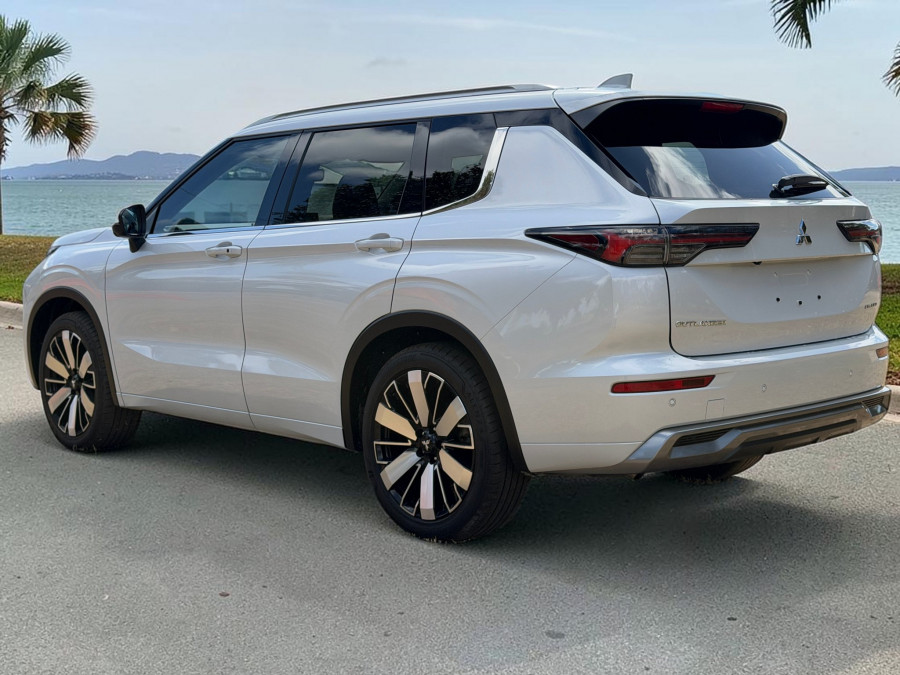 2025 Mitsubishi Outlander ZM Exceed SUV Image 5