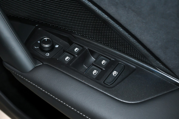 2025 Volkswagen Tayron R4 195TSI R-Line SUV image 10