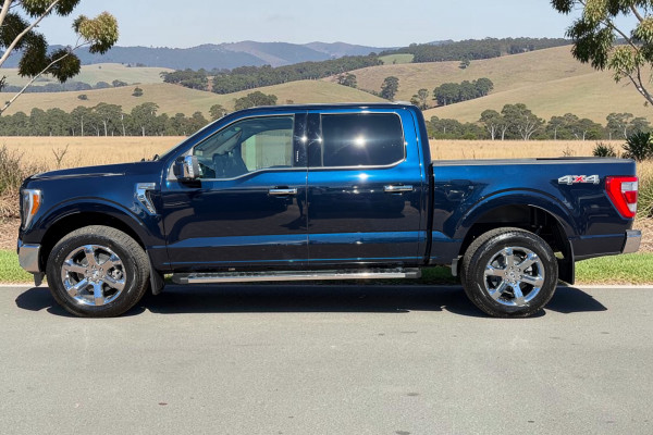 2023 Ford F-150  Lariat Dual Cab Image 4