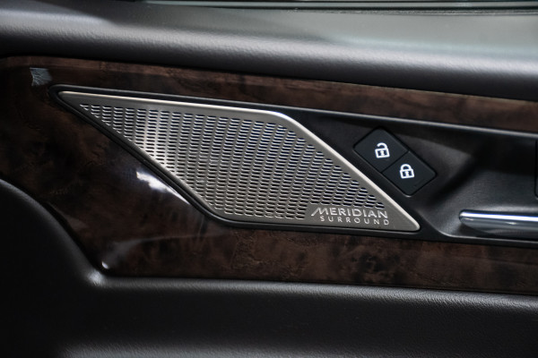 2022 Jaguar XE P300 R-Dynamic SE Sedan Image 15