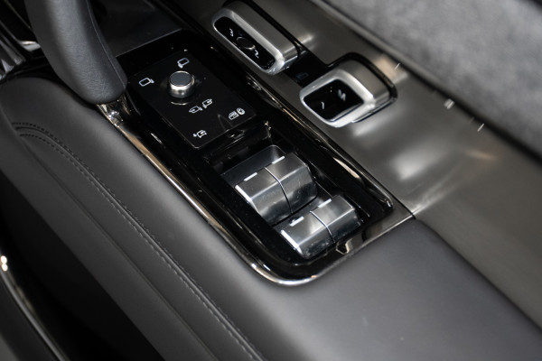2025 Land Rover Range Rover Sport L461 D250 Dynamic SE SUV Image 14
